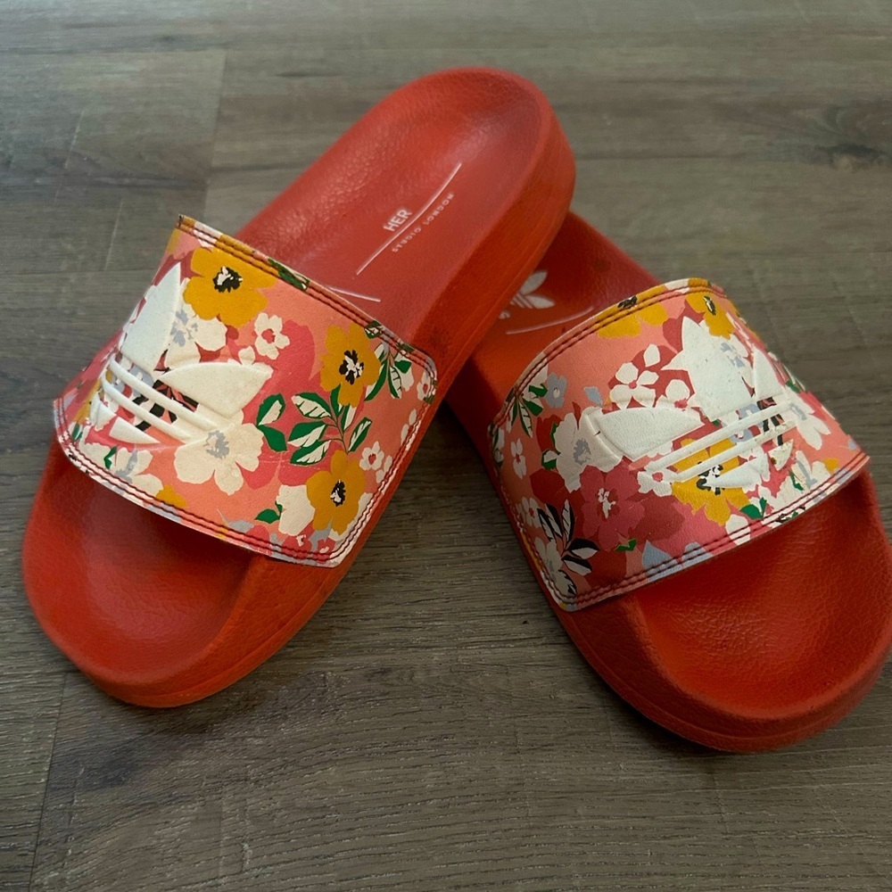 Adidas HER Girls Slides - coral with floral print - Sz 3 - GUC